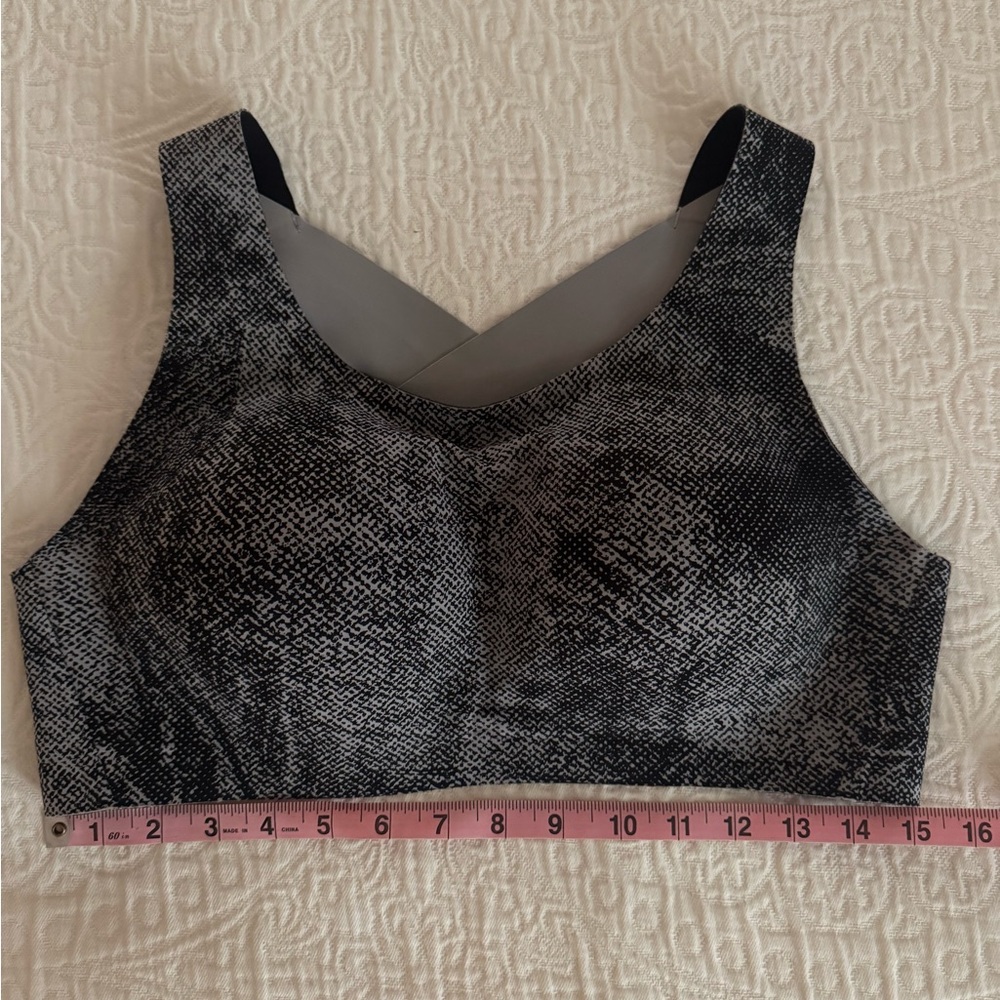 Lululemon Athletica Enlite Black and Gray Sports Bra. Size 38C.